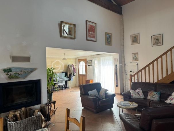 A louer MAISON  DE MAîTRE  COUTRAS