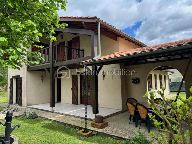 MAISON  DE MAîTRE  PESSAC