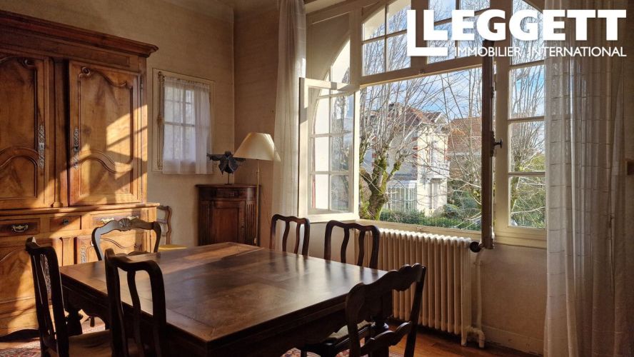 MAISON  12 PIECES 319 M2  PESSAC