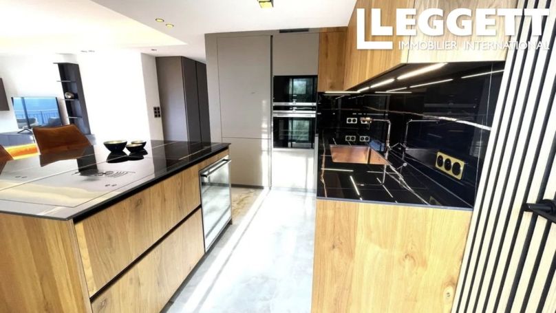 A louer APPARTEMENT DE PRESTIGE T3 85 M2 BORD DE MER NICE