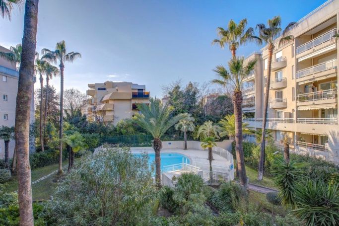 A louer APPARTEMENT T4 89 M2 TERRASSE BORD DE MER NICE