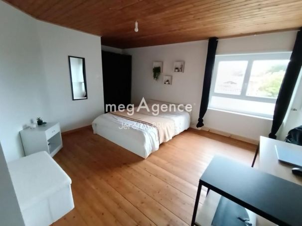 A louer LONGèRE  5 PIECES 160 M2  LE LANGON