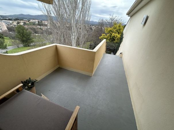 A louer APPARTEMENT T4 86 M2 TERRASSE  MARSEILLE 13EME