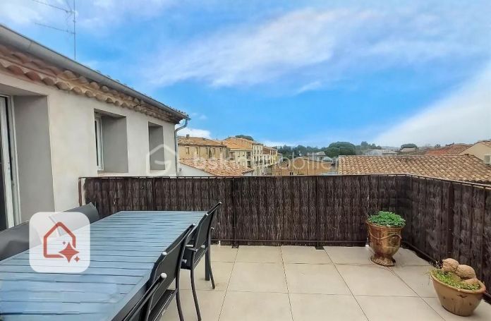 A louer LOFT T3 62 M2 TERRASSE BORD DE MER POUSSAN