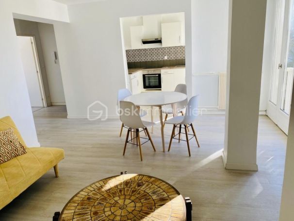 A louer APPARTEMENT T3 67 M2  NIMES