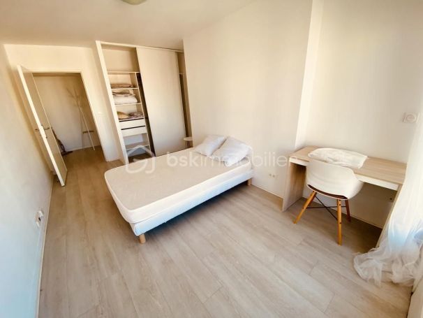 A louer APPARTEMENT T3 67 M2  NIMES