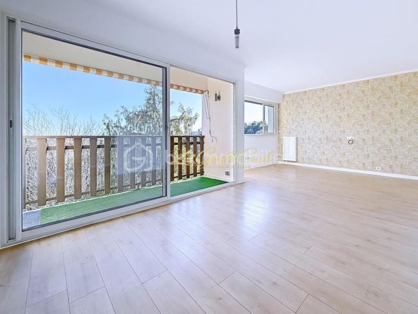 A louer APPARTEMENT T4 69 M2 VUE MER CANNES