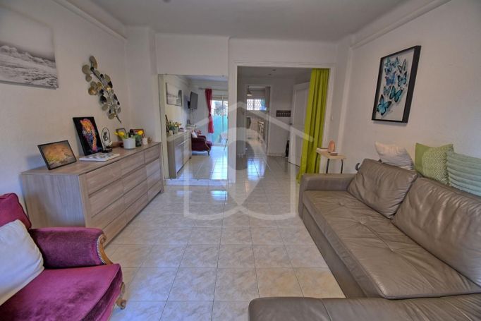A louer APPARTEMENT T3 58 M2 TERRASSE BORD DE MER ANTIBES