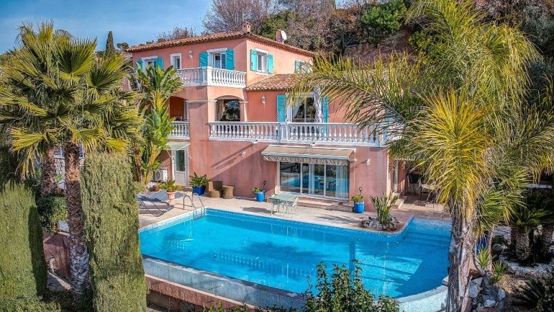 A louer MAISON  8 PIECES 255 M2 VUE MER NICE