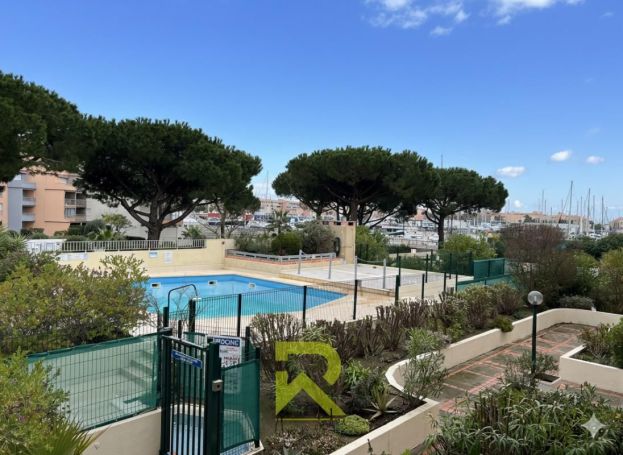 A louer APPARTEMENT T2 25 M2 TERRASSE BORD DE MER LE CAP D AGDE