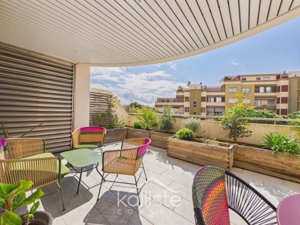 A louer APPARTEMENT DE PRESTIGE T2 54 M2 TERRASSE BORD DE MER AJACCIO