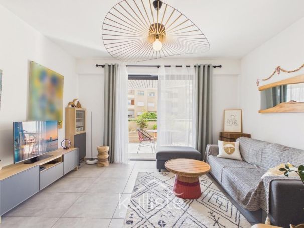 A louer APPARTEMENT DE PRESTIGE T2 54 M2 TERRASSE BORD DE MER AJACCIO