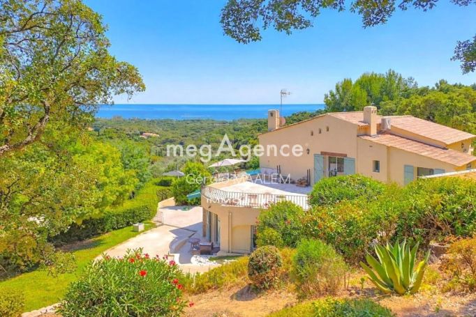 A vendre MAISON  7 PIECES 250 M2 VUE MER CAVALAIRE SUR MER