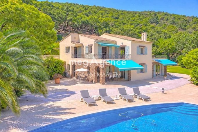 A vendre MAISON  7 PIECES 250 M2 VUE MER CAVALAIRE SUR MER