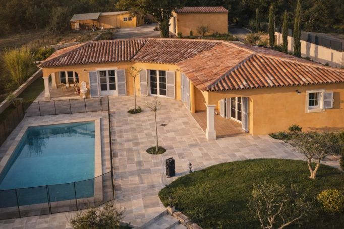 A louer MAISON  5 PIECES 150 M2  REGUSSE