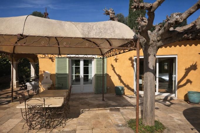 A louer MAISON  5 PIECES 150 M2  REGUSSE