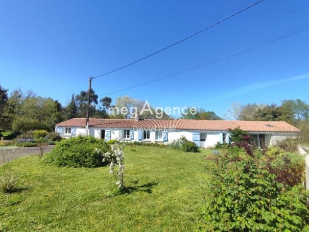 A louer LONGèRE  7 PIECES 197 M2  CHALLANS