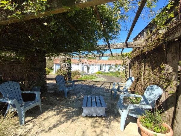 A louer LONGèRE  7 PIECES 197 M2  CHALLANS