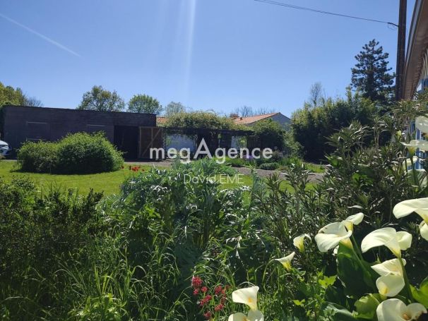 A louer LONGèRE  7 PIECES 197 M2  CHALLANS