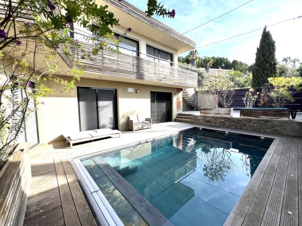 A vendre BELLE VILLA CONTEMPORAINE 5 PIECES 130 m&sup2; VUE MER  Bandol