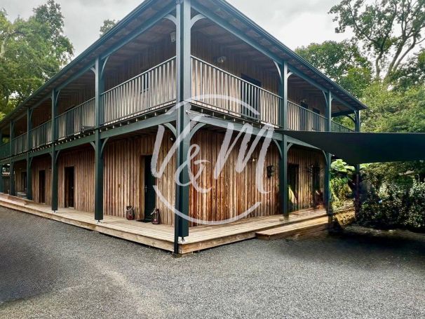 A vendre SUPERBE VILLA DE PRESTIGE 8 PIECES 280 M&sup2; BORD DE MER Lanton