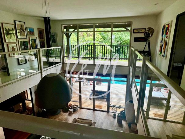 A vendre SUPERBE VILLA DE PRESTIGE 8 PIECES 280 M&sup2; BORD DE MER Lanton