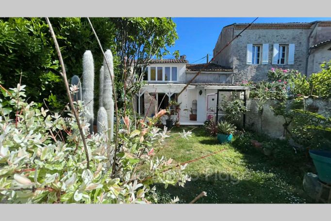 A vendre MAISON  4 PIECES 130 M2  SAINT YZANS DE MEDOC campagne