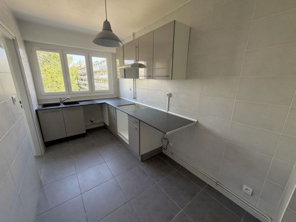 A louer APPARTEMENT T3 65 M2  MARSEILLE 13EME