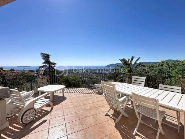 A vendre MAISON  6 PIECES 150 M2 VUE MER MANDELIEU LA NAPOULE