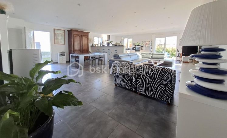 A louer MAISON  5 PIECES 127 M2  BLANDAS