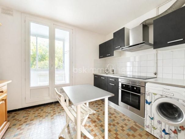 A louer APPARTEMENT T3 54 M2  NIMES