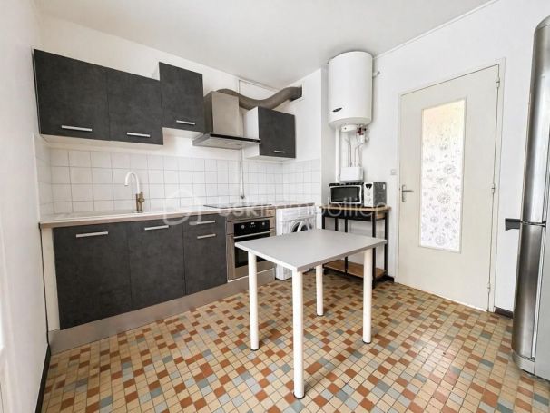 A louer APPARTEMENT T3 54 M2  NIMES