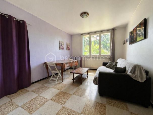 A louer APPARTEMENT T3 54 M2  NIMES