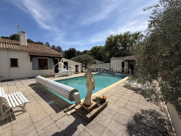 A vendre MAISON  8 PIECES 170 M2  PELISSANNE