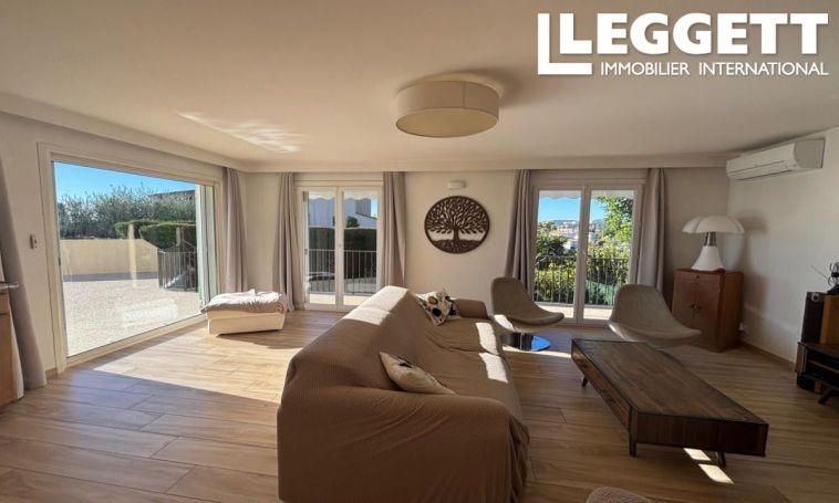 A vendre MAISON  242 M2 VUE MER CAGNES SUR MER