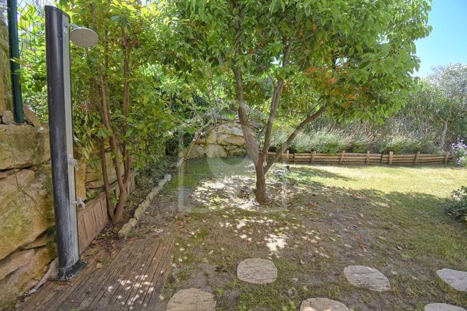 A louer APPARTEMENT T2 42 M2 TERRASSE BORD DE MER ANTIBES