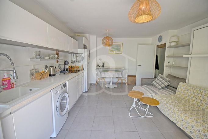 A louer APPARTEMENT T2 42 M2 TERRASSE BORD DE MER ANTIBES