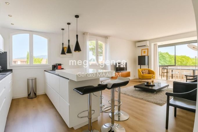 A louer APPARTEMENT T3 92 M2 TERRASSE BORD DE MER COGOLIN