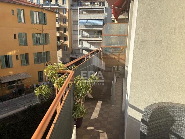 A louer APPARTEMENT NEUF T3 77 M2 BORD DE MER NICE