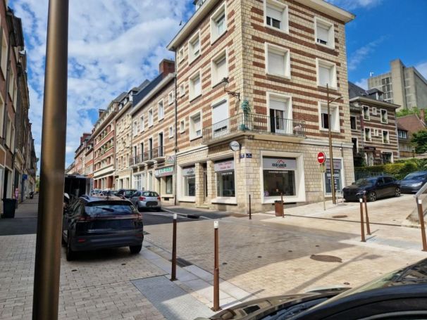 A louer APPARTEMENT T3 107 M2  LISIEUX