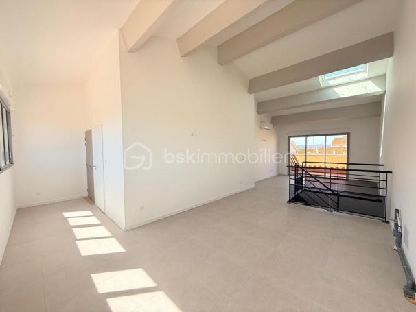 A louer APPARTEMENT DUPLEX DE PRESTIGE NEUF T4 97 M2 TERRASSE BORD DE MER SETE