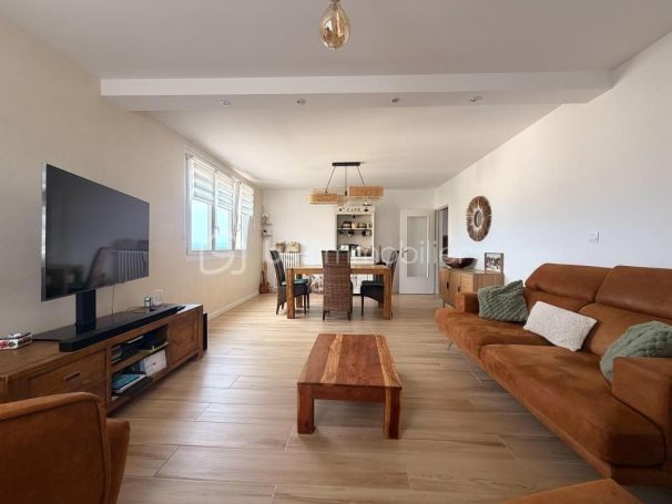 A louer APPARTEMENT T3 72 M2 BORD DE MER SETE