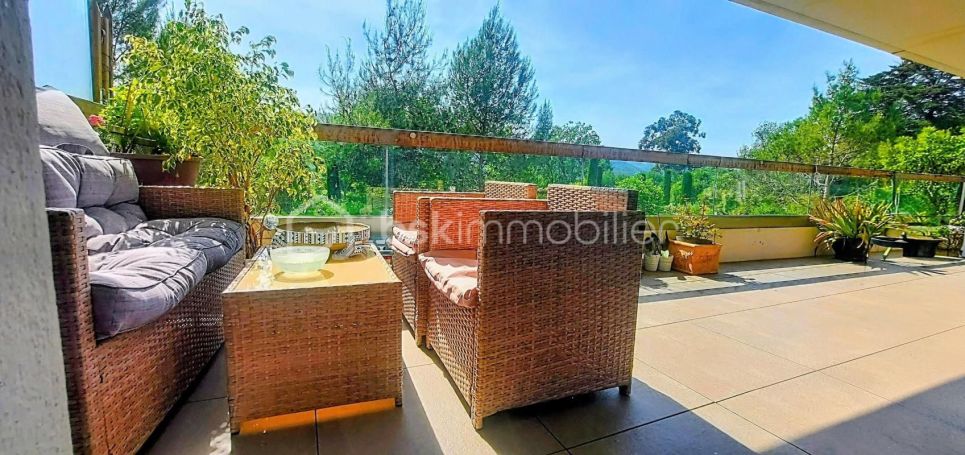 A louer APPARTEMENT DE PRESTIGE T3 63 M2 TERRASSE BORD DE MER CANNES