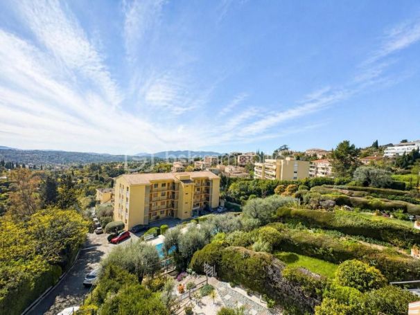 A louer APPARTEMENT DE PRESTIGE T4 91 M2 TERRASSE BORD DE MER GRASSE