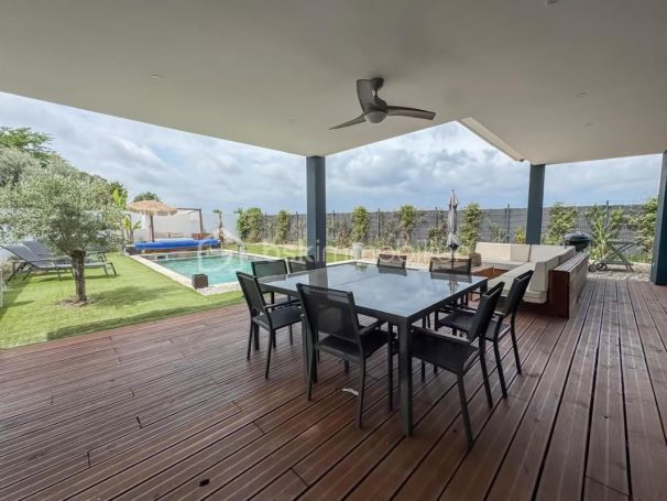 A louer MAISON  CONTEMPORAINE BORD DE MER MAUGUIO