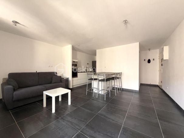A louer STUDIO  30 M2 BORD DE MER SETE