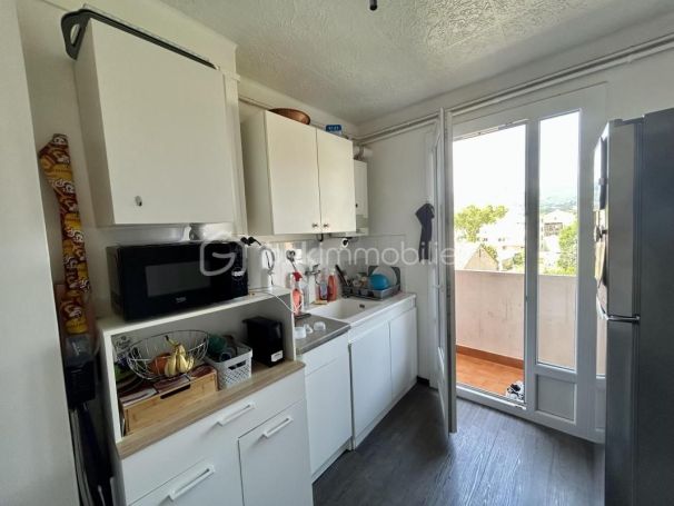 A louer APPARTEMENT T3 51 M2 BORD DE MER TOULON