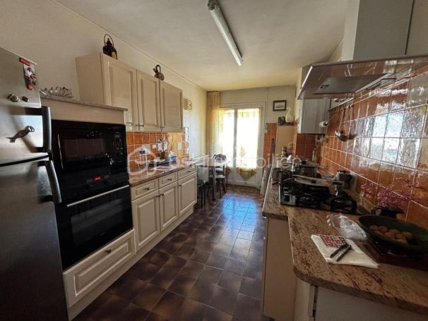 A louer APPARTEMENT T3 98 M2 BORD DE MER SETE