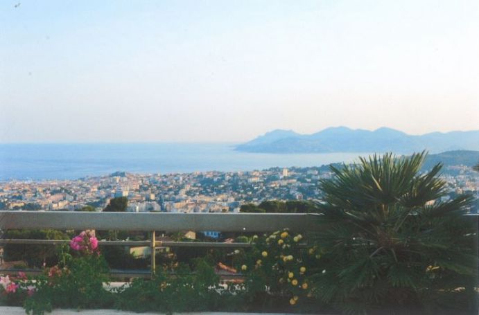 villa sur le toit 6 pieces 171 m2 vue mer a 5 minutes de CANNES