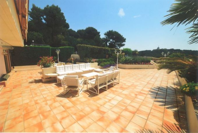 villa sur le toit 6 pieces 171 m2 vue mer a 5 minutes de CANNES